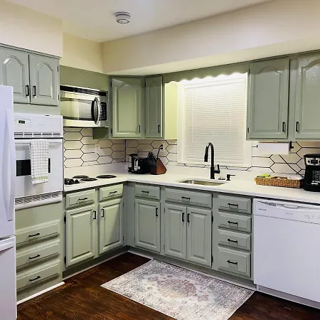 Newly Renovated Charming Home With Parking